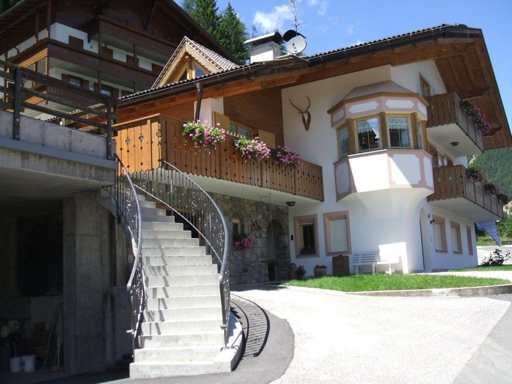 Villa Mazzel With Balcony Виго ди Фаса Екстериор снимка